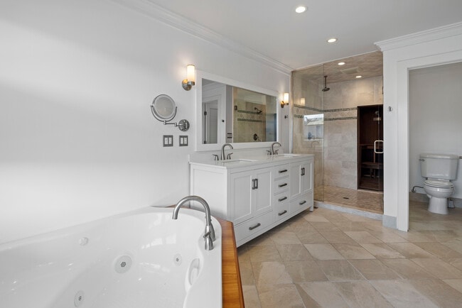 Building Photo - 1 Island Dr