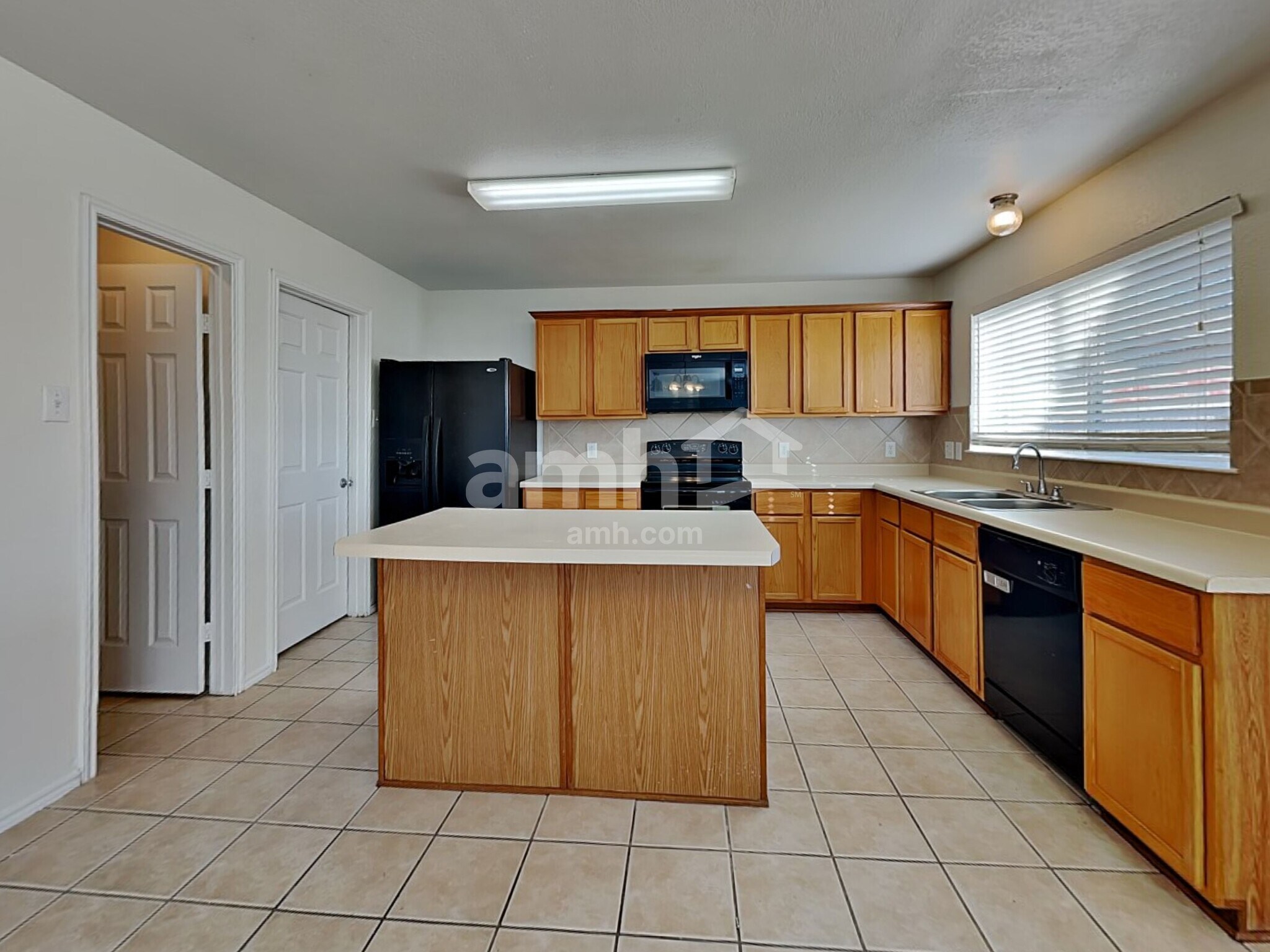 Building Photo - 2101 Hanakoa Falls Dr