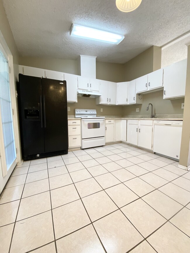 Building Photo - 105 Calypso Ln