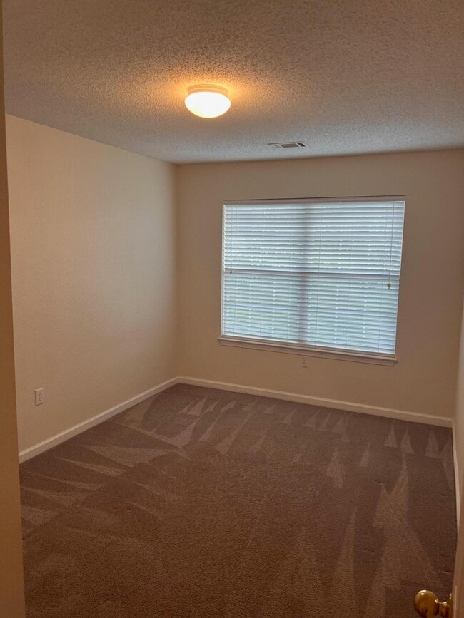 Building Photo - 240 Swaying Pine Ct