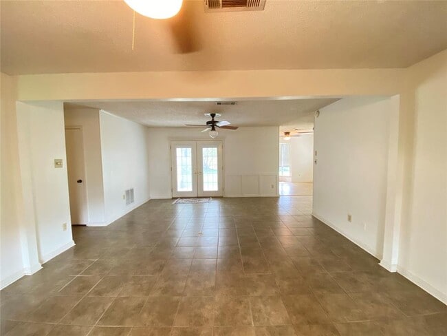 Building Photo - 2233 Ripple Creek Dr
