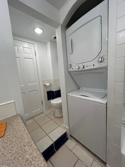 Building Photo - 1229 Leon Pl