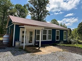Building Photo - 185 Lakeview Way