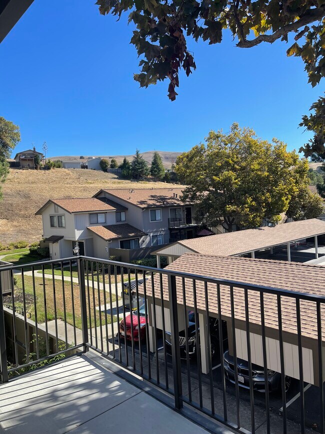 Building Photo - 204 Famoso Plaza