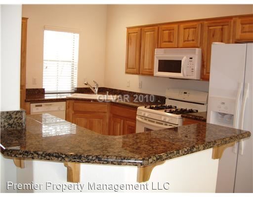 Building Photo - 3 br, 2.5 bath House - 139 Tilbury Ave*