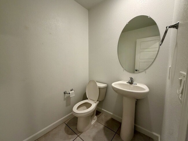 Building Photo - 3 BED 2.5 BATH 2 CAR GARAGE TOWNHOUSE FOR RENT LOCATED IN CADENCE MASTER COMMUNITY