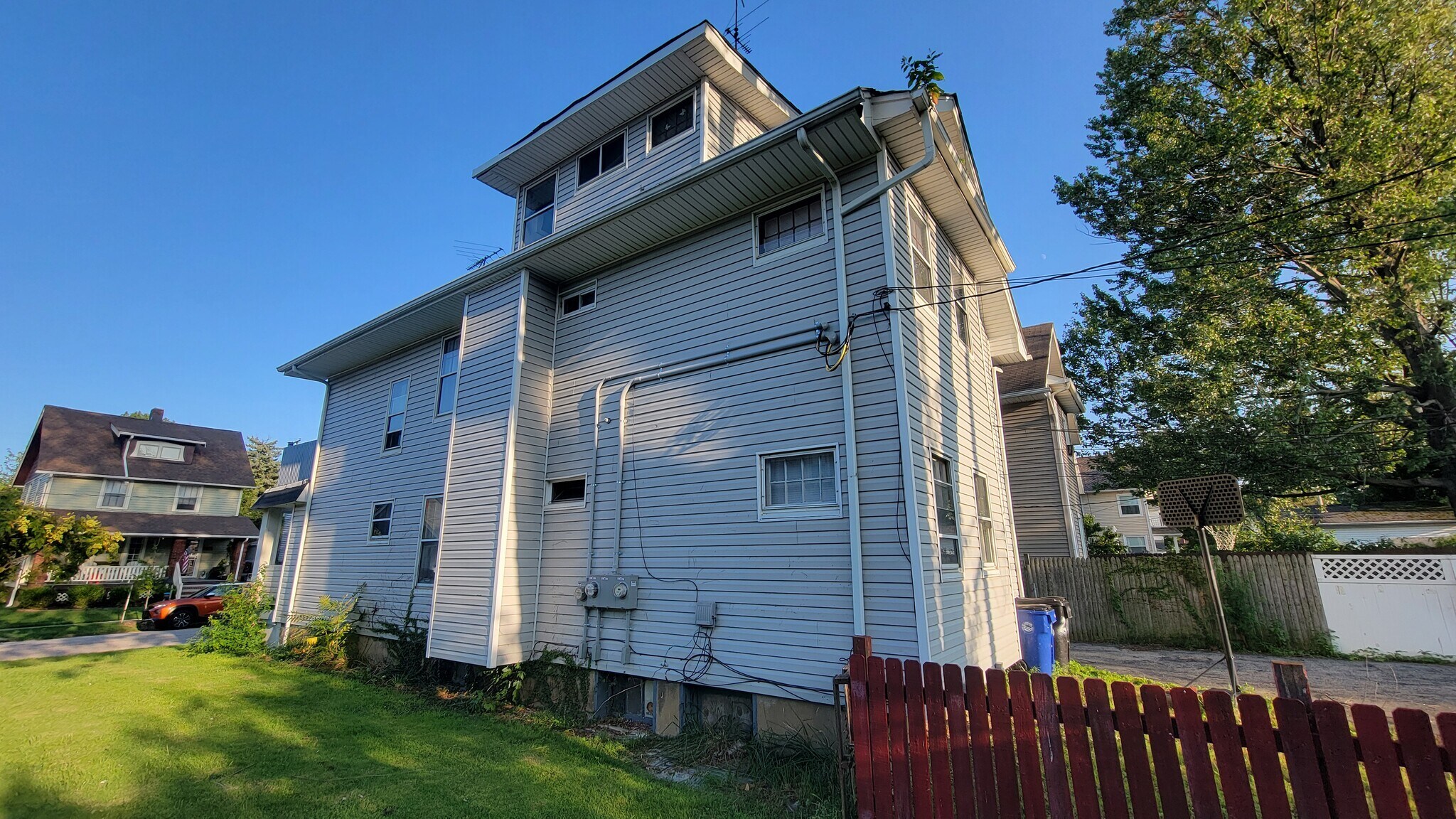 Building Photo - 1276 W 89th St