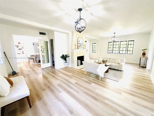 Building Photo - 2618 Alhambra Cir