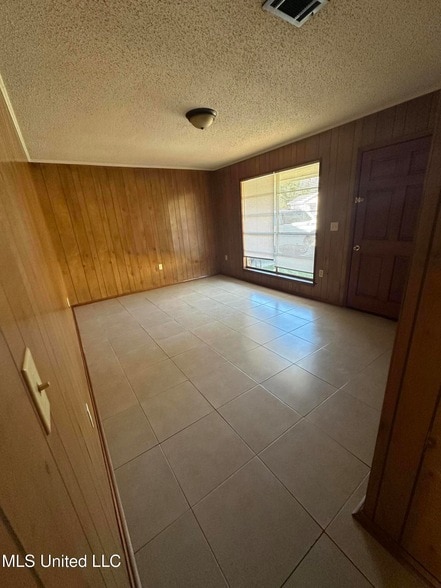 Building Photo - 25 Robbie St