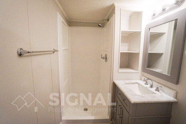 Building Photo - 105 Silverleaf Dr