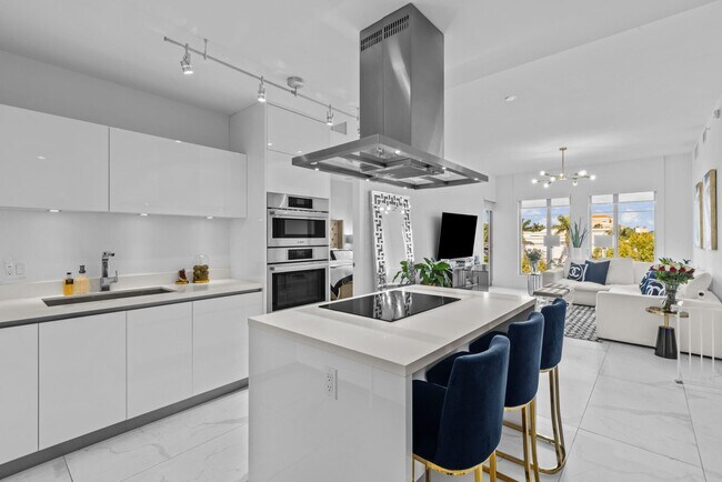 Building Photo - 155 E Boca Raton Rd