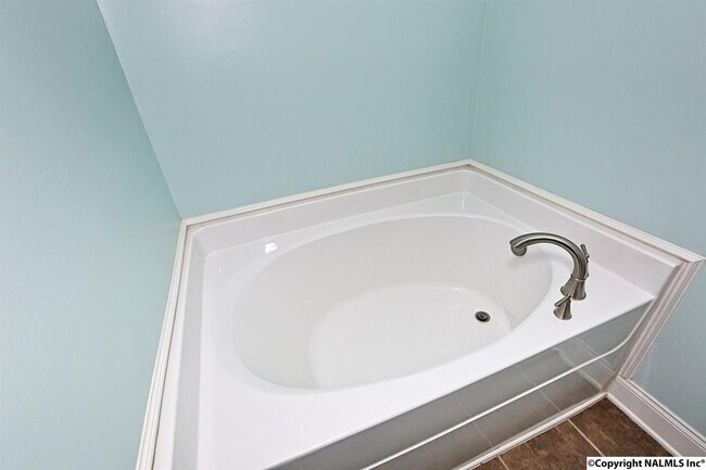 Building Photo - 110 Healey Dr