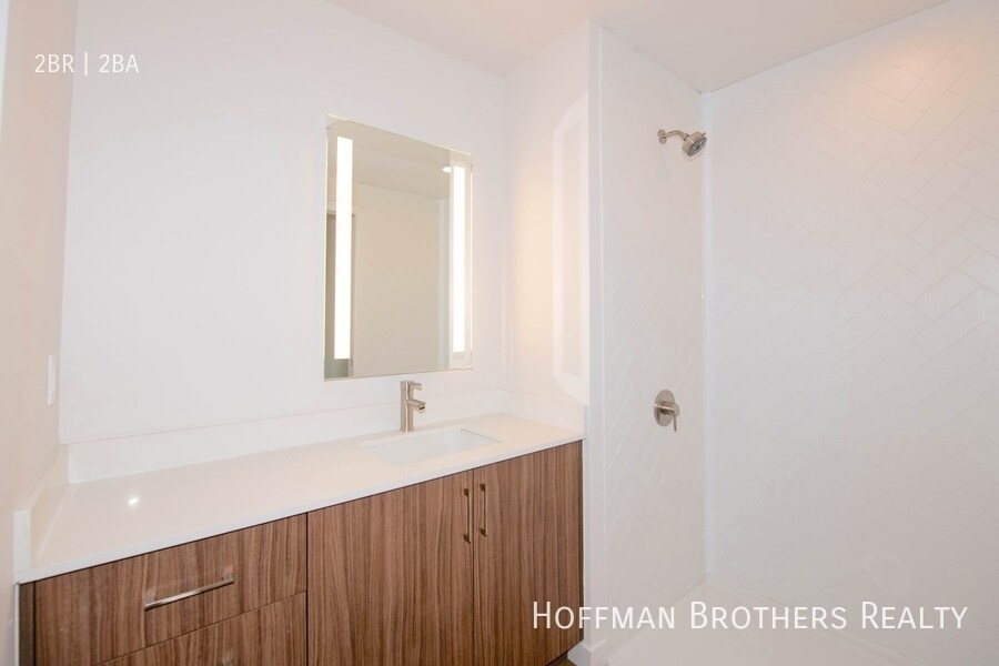 Building Photo - 2853 West Blvd