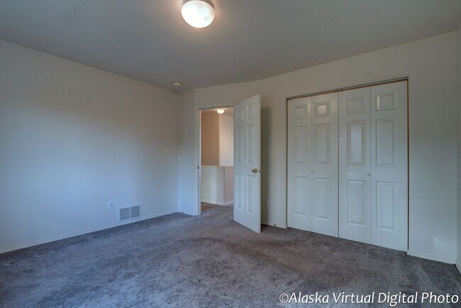 Building Photo - Midtown Spacious 3-Bedroom, 2-Bath Townhome