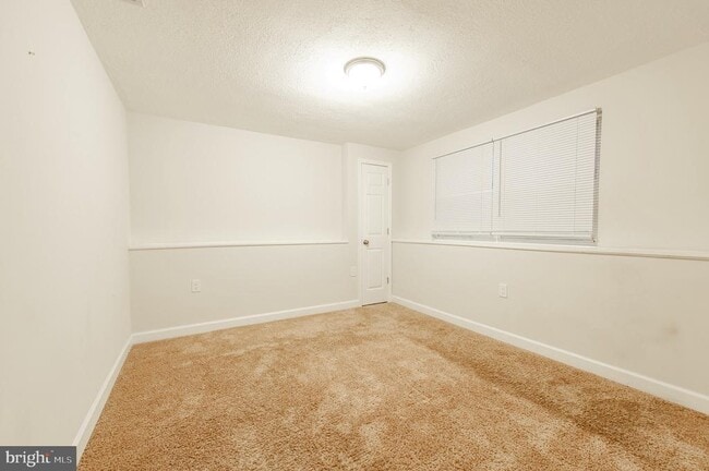 Building Photo - 1709 Dogwood Dr