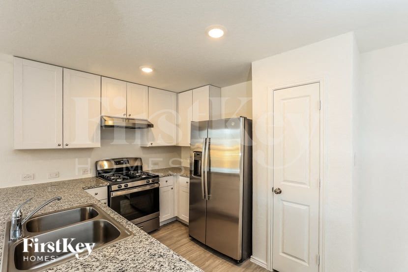 Building Photo - 10627 Erinita Way