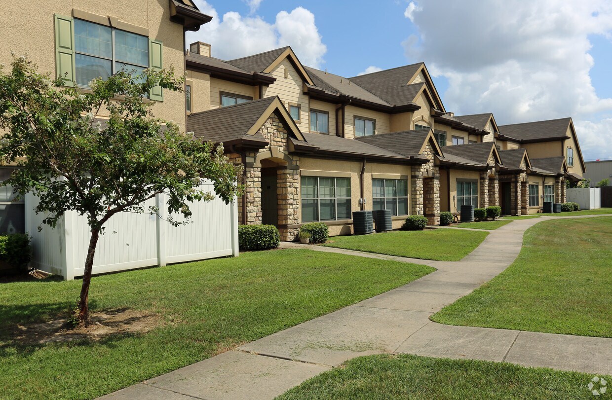 Champion Townhomes On The Green Houston Tx Apartment Finder