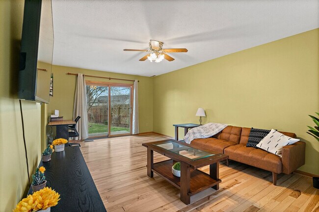 Building Photo - 2422 Cedar Crest Dr