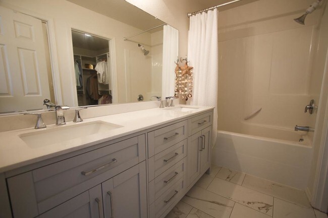 Building Photo - 16075 SW Whistling Swan Ln