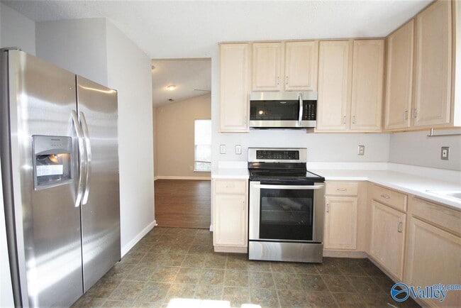 Building Photo - 252 Mountain Creek Dr