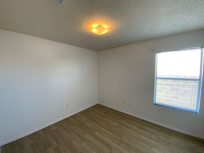 Building Photo - 4 Bedroom Single Story Home Available Near...