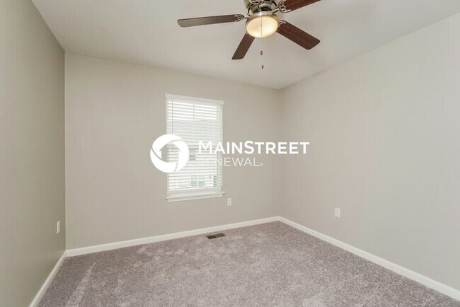 Building Photo - 3 Bedroom Pet-Friendly Home in Jeffersonville, IN with Main Street Renewal