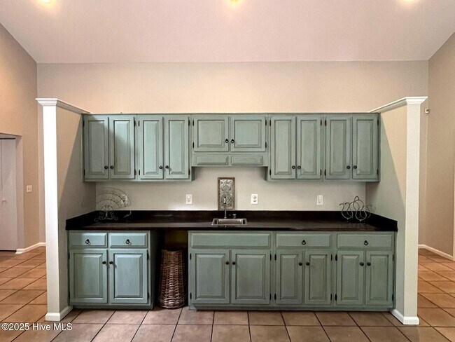 Building Photo - 1010 Monticello Dr