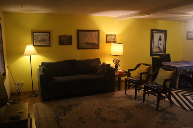 Building Photo - 9A Cedarwood Ln
