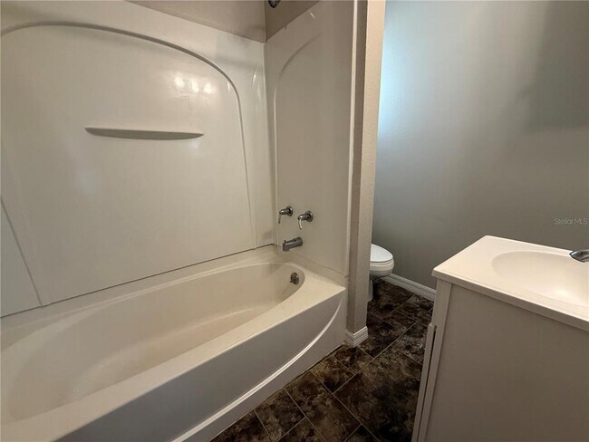 Building Photo - 18 E Golf Links Ave