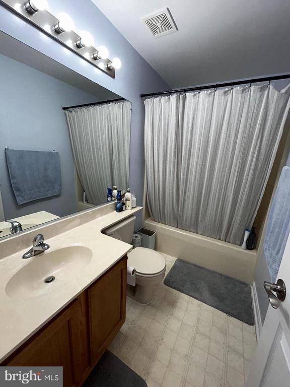 Building Photo - 318 Red Haven Ct