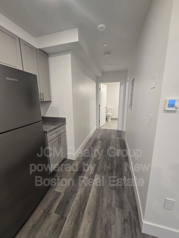 Building Photo - 585 Essex St