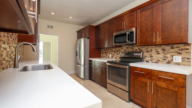 Building Photo - 1220 N Coast Hwy