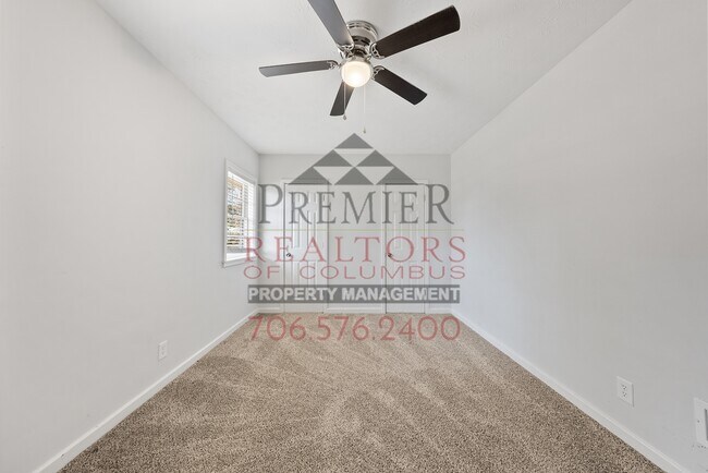 Building Photo - 386 Victory Dr