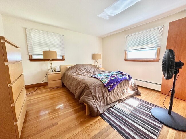 Building Photo - 10 Roulston Rd