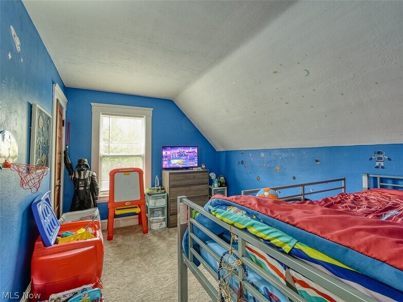 Building Photo - 3116 Searsdale Ave