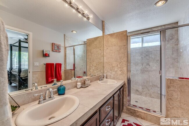Building Photo - 2320 Overlook Ct