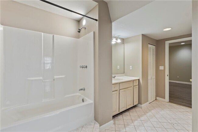 Building Photo - 4565 Ashmore Cir