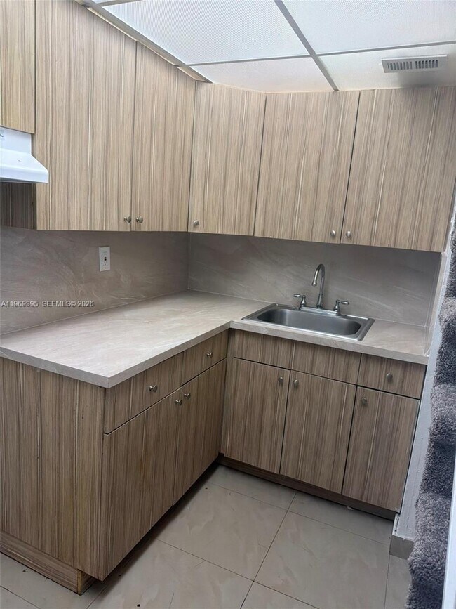 Building Photo - 8007 W 6th Ave