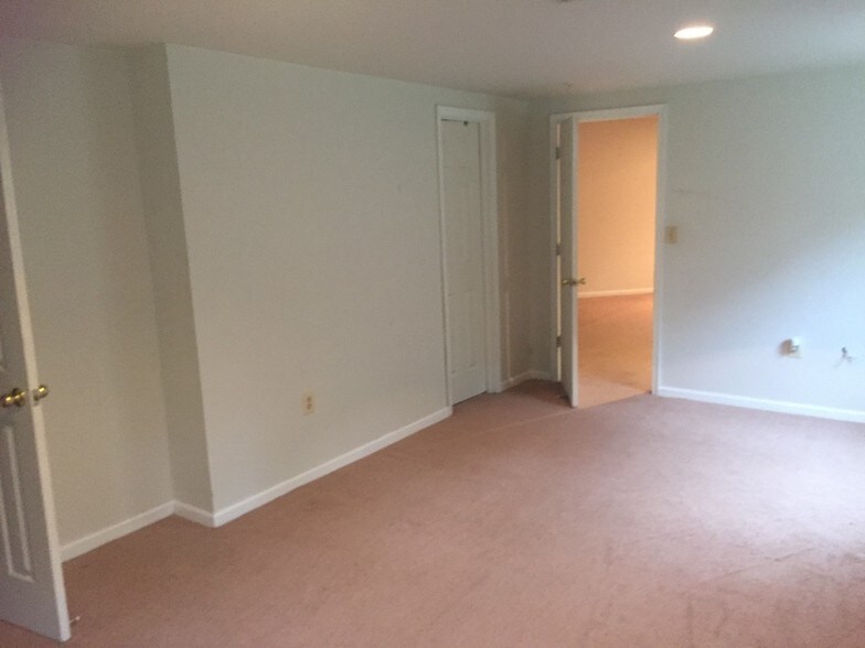 Living room 1G - 4300 Stablemere Ct