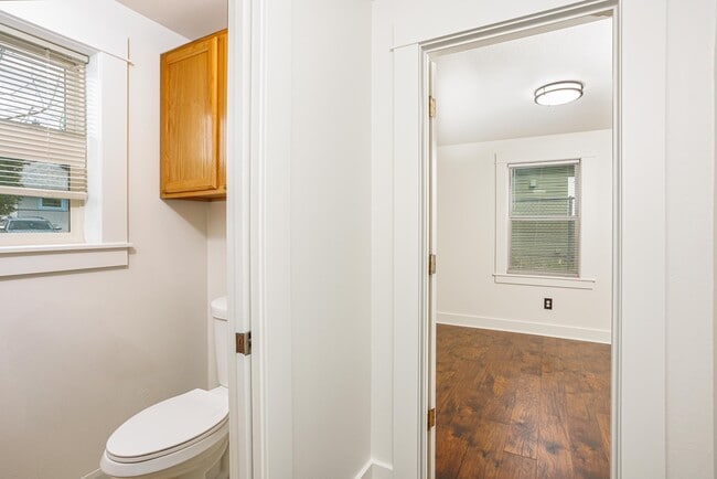 Building Photo - 4313 N Kerby Ave