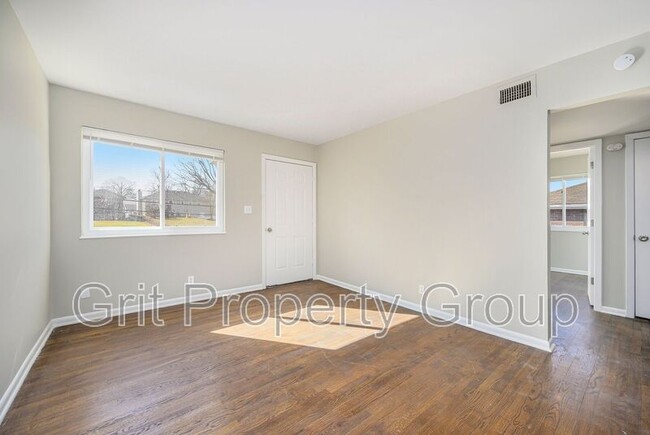 Building Photo - 800 NE 68th St