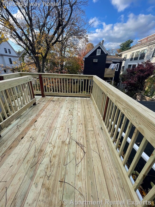 Building Photo - 9 Moore St