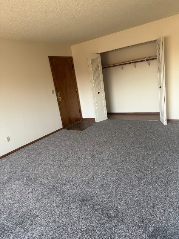 Building Photo - 729 Oakdale Ave