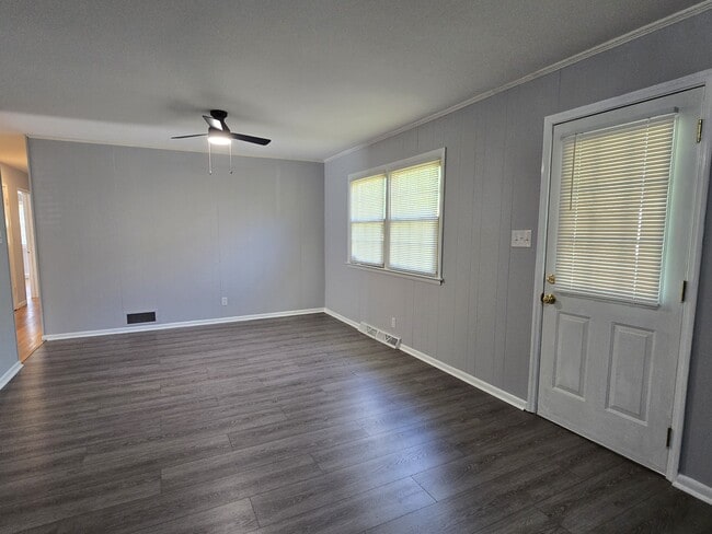Building Photo - 2402 Chatham Dr