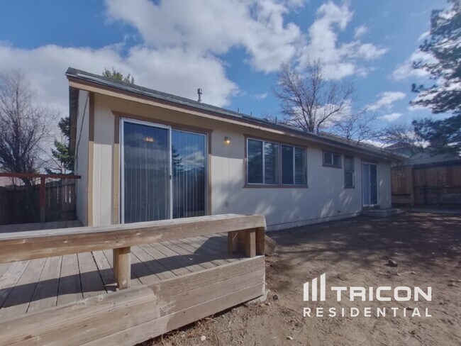 Building Photo - 8431 Silver Shores Dr