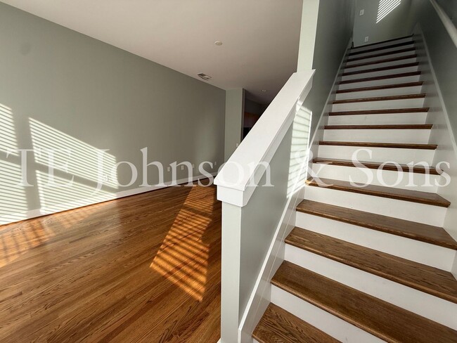 Building Photo - Modern Three Level Townhome in the Heart of Winston Salem