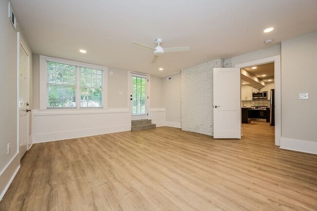 Building Photo - 616 Linwood Ave NE