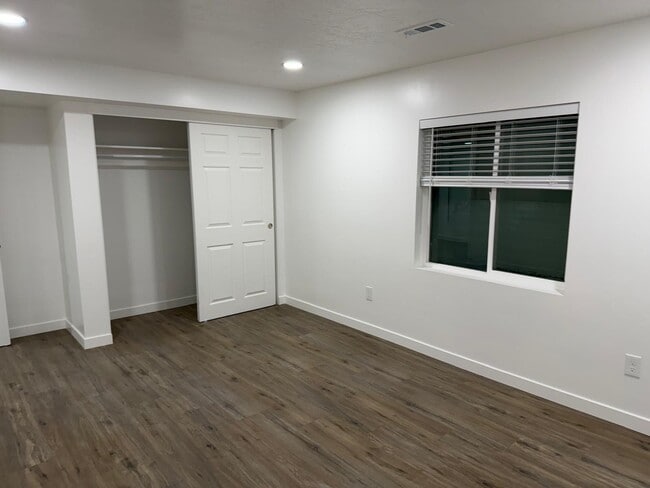 Building Photo - 2506 N Geranium Dr