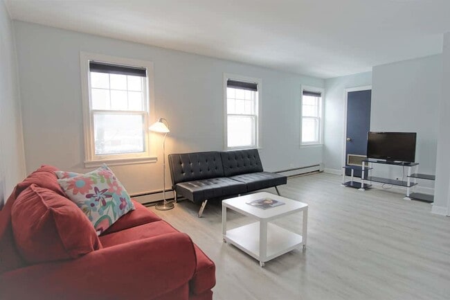 Building Photo - 8700 Trumbull Ave