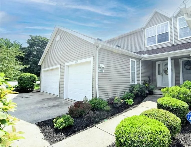 Primary Photo - 1368 Meadow Run